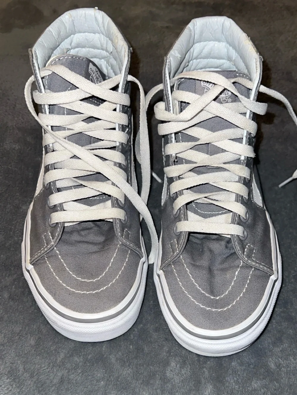 Boys Vans High Top Skate Sneakers in Gray and White 5.5